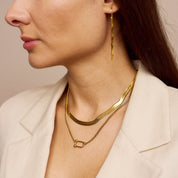 Schlangenartige WOW Halskette: Glatt, geschmeidig und perfekt an deine Haut anschmiegsam. Diese Statement-Kette bleibt im Gegensatz zu anderen Ketten nicht verknotet und behält ihre Form. Für Frauen, 18k vergoldet und wasserfest.