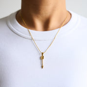 Der Pfeil symbolisiert Schutz und zugleich die romantische Kraft Amors, der Personifikation der Liebe. Arrow eignet sich hervorragend zum Stapeln mit anderen Anhängern, bewahrt jedoch auch als Einzelstück seine Wirkungskraft. Falls du noch die passende Kette benötigst, empfehlen wir die Bobby Ketten in beiden Größen - sie passen perfekt dazu. Warum probierst du es nicht gleich aus?