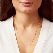 Bobby Long Halskette: Eine wunderschöne, filigrane und schlichte Kette, die sich mit dir bewegt und unaufdringlich ist. Perfekt für den Layer-Look mit anderen Ketten oder mit einem kleinen Anhänger kombiniert! Für Frauen, 18k vergoldet und wasserfest.