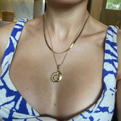 Bobby Long Halskette: Eine wunderschöne, filigrane und schlichte Kette, die sich mit dir bewegt und unaufdringlich ist. Perfekt für den Layer-Look mit anderen Ketten oder mit einem kleinen Anhänger kombiniert! Für Frauen, 18k vergoldet und wasserfest.