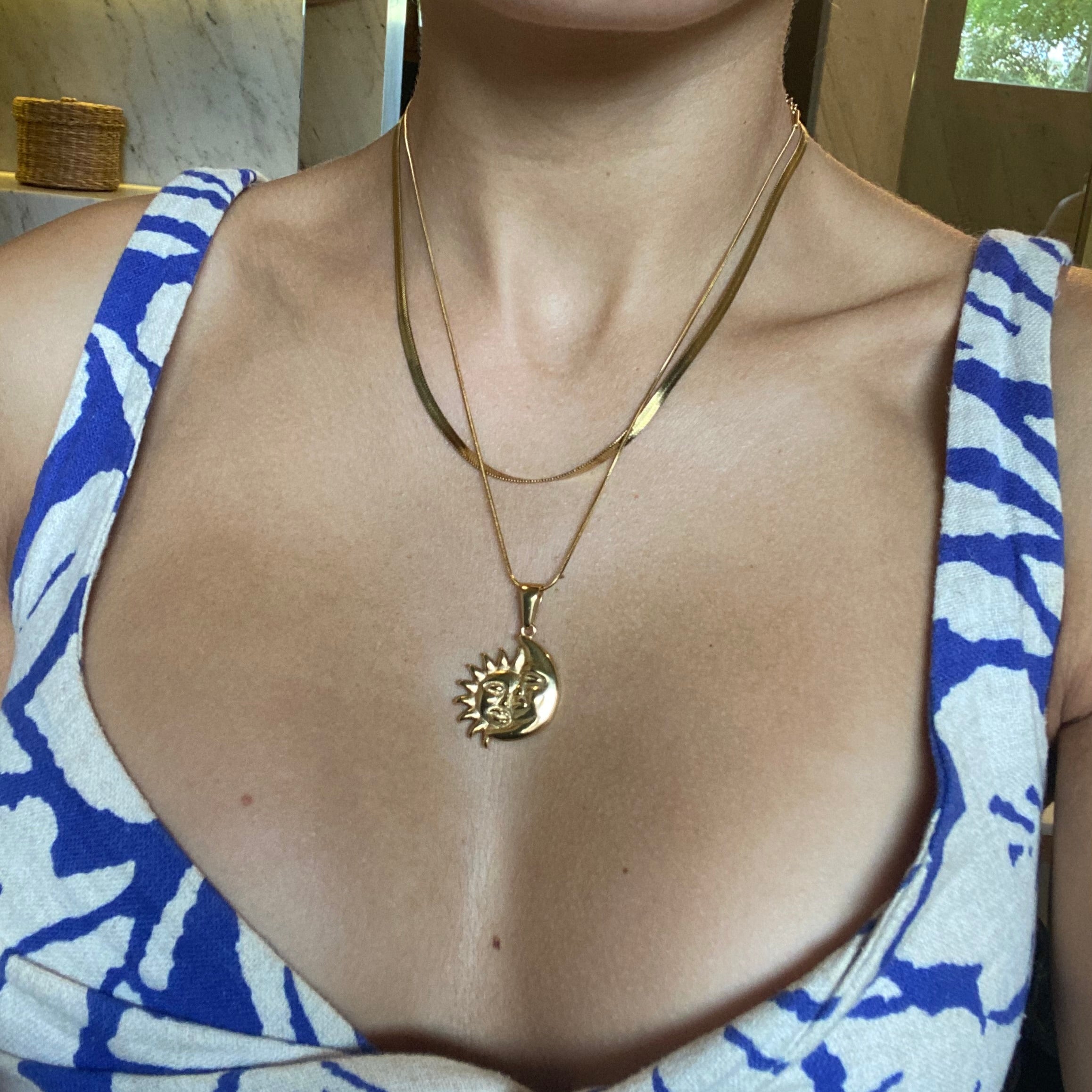 Bobby Long Halskette: Eine wunderschöne, filigrane und schlichte Kette, die sich mit dir bewegt und unaufdringlich ist. Perfekt für den Layer-Look mit anderen Ketten oder mit einem kleinen Anhänger kombiniert! Für Frauen, 18k vergoldet und wasserfest.