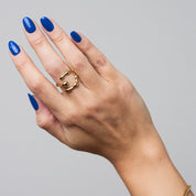 Tropfenförmiger Ring: Fließende Form umschmeichelt den Finger. Einzigartig und fesselnd. Probier ihn aus! Für Frauen, 18k vergoldet und wasserfest.