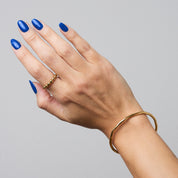 Saturn Creolen: Verspielte Details machen sie zur perfekten Ergänzung für deine Alltagslooks. Diesen Ring können jeden Tag zu allem getragen werden. Für Frauen, 18k vergoldet und wasserfest.