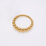 Saturn Creolen: Verspielte Details machen sie zur perfekten Ergänzung für deine Alltagslooks. Diesen Ring können jeden Tag zu allem getragen werden. Für Frauen, 18k vergoldet und wasserfest.
